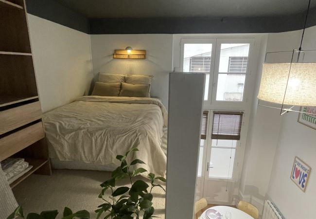 Apartment in Lyon - HONORÊ SUITE SAINT POTHIN - 2 PAX